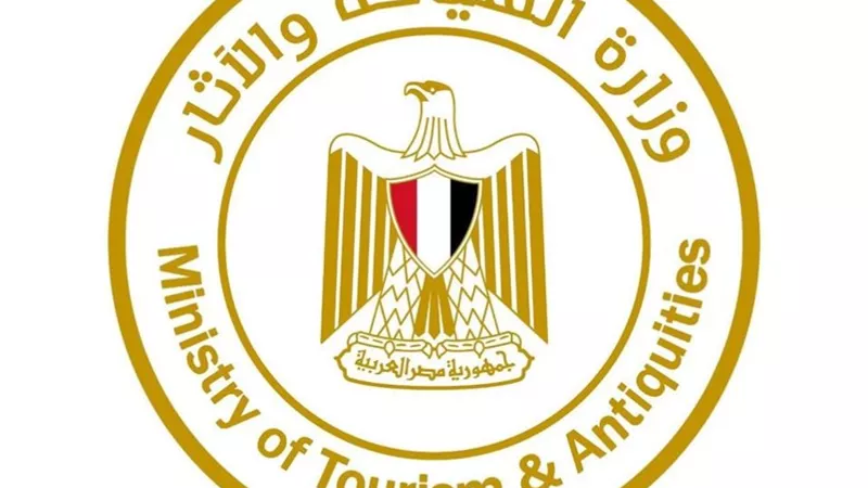 السياحة تنفى بيع تأشيرات العمرة بالسوق السوداء