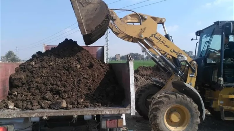 أسيوط ترفع 60 طن قمامة ومخلفات بالفتح .صور
