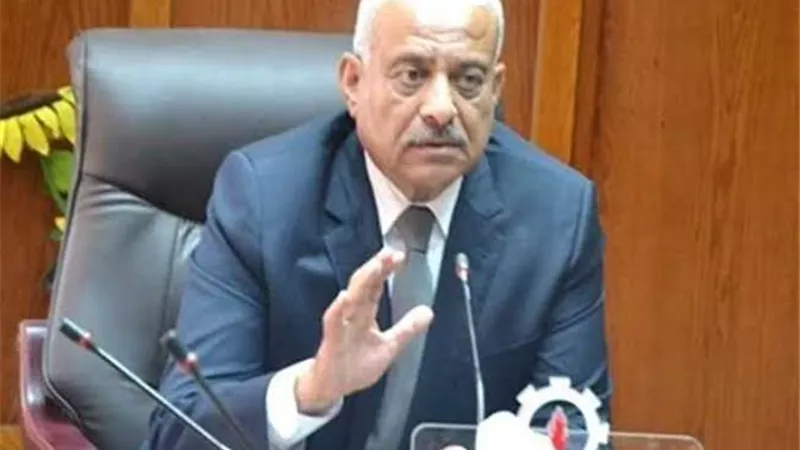محافظ السويس يخفض رسوم مبيت الملاكي بساحة المحروسة لجنيه يوميا