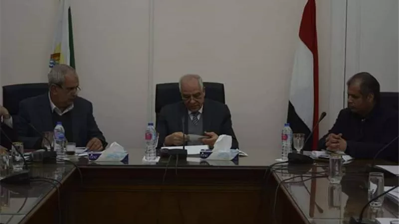 محافظ الجيزة يبحث شكاوى المواطنين الخاصه بالبناء المخالف