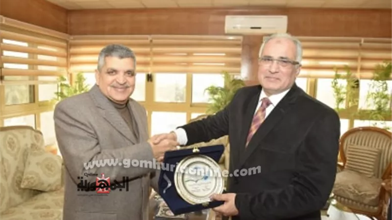 الفريق ربيع يهنئ مدير أمن الإسماعيلية يعيد الشرطة