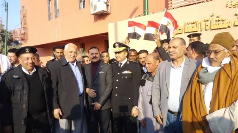 أهالى منشأة القناطر.. يهنئون قيادات الداخلية بعيد الشرطة