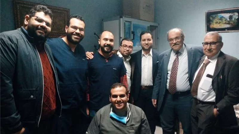 خبير مصري عالمي يجري عملية نادرة بمستشفيات جامعة الزقازيق