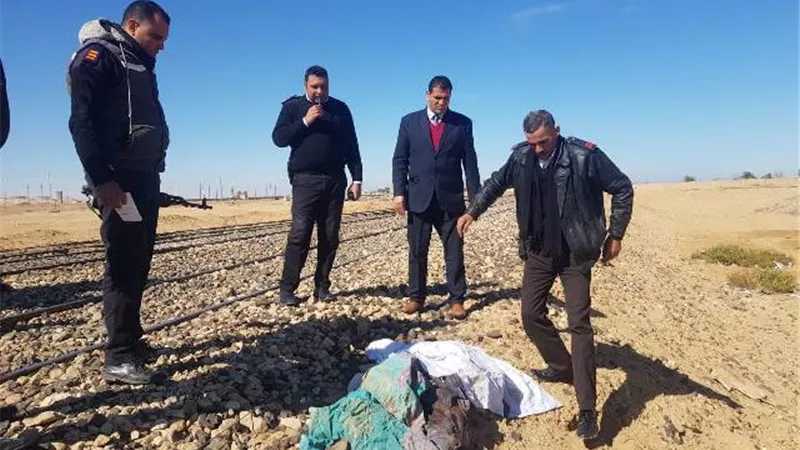 مصرع شاب سقط من قطار الإسماعيلية السويس.صور