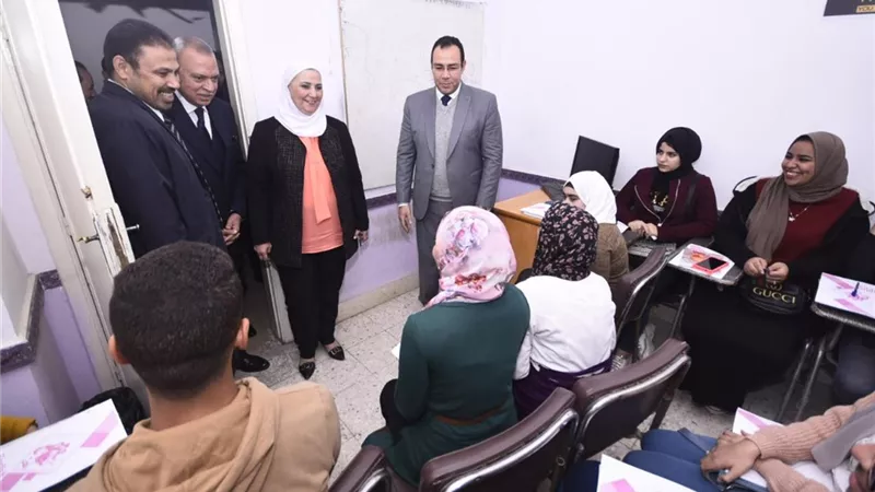 وزيرة التضامن الاجتماعي تتفقد مجمع خدمات المرأة المتكامل بمدينة بنها