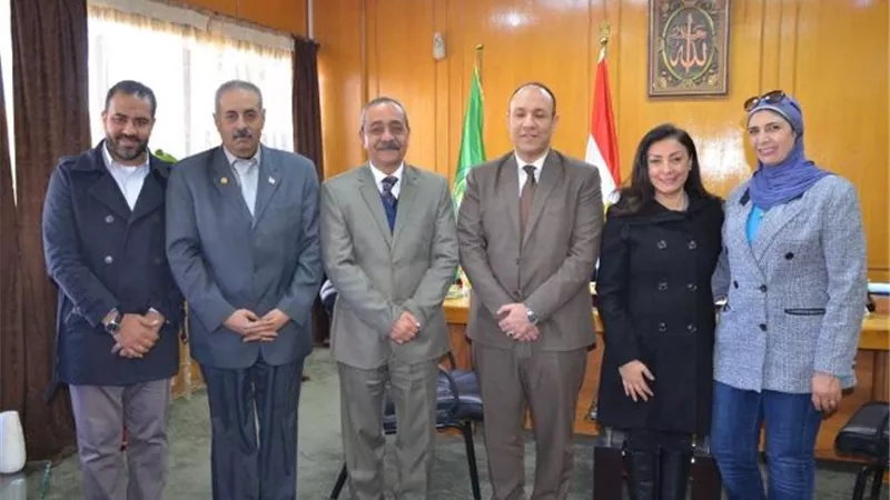 محافظ الإسماعيلية يستعرض ترتيبات انطلاق مهرجان السينما التسجيلية