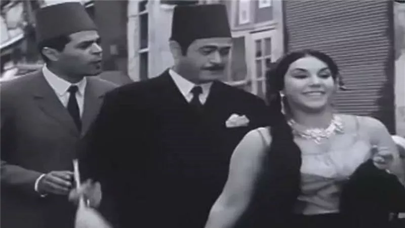 «الشتائم ستكلفك»..هكذا واجه «السادات» التحرش في شوارع القاهرة.. و«بنسوار يا هانم» تحرش بالثلاثينات