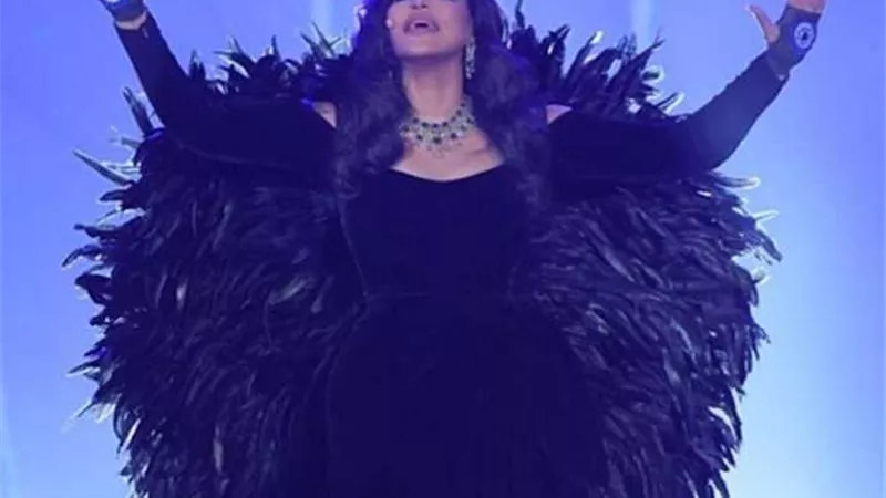 تعرف على سعر مجوهرات الفنانة أحلام فى الحفلة الأخيرة .. صور