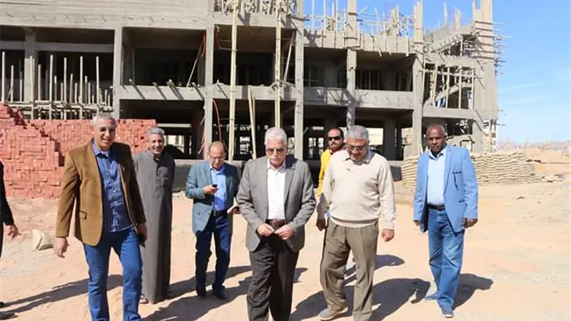 محافظ جنوب سيناء يتابع الأعمال الإنشائية الجارية بمدينة شرم الشيخ