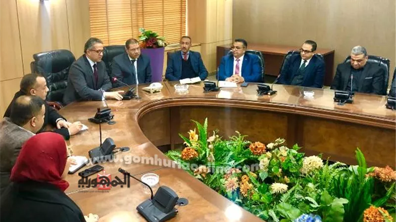 وزير السياحة والآثار يلتقي قيادات هيئة التنمية السياحية لجذب استمارات جديدة