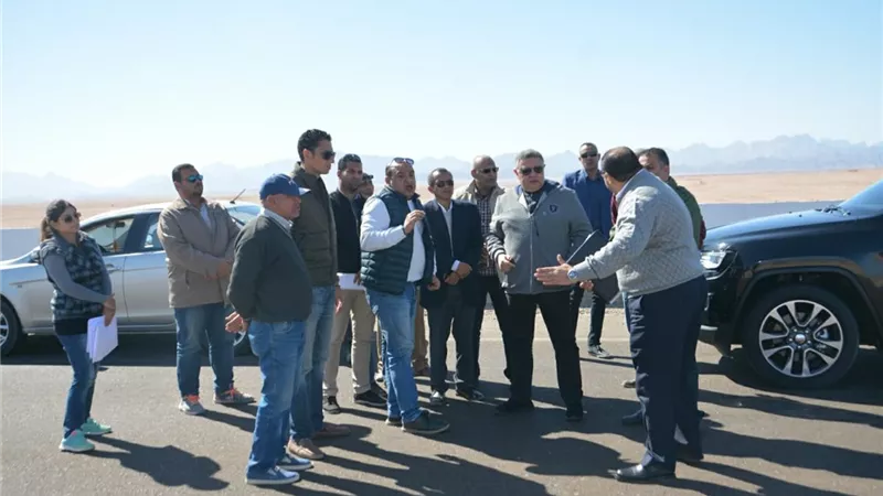 محافظ البحر الأحمر يتفقد الغابة الشجرية الجديدة بالغردقة