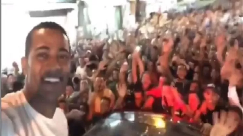 محمد رمضان يحتفل بقاعدته الجماهيرية الكبيرة.. 