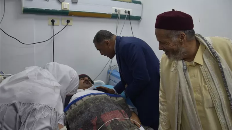 شعيب يزور عمدة أصيب بوعكة صحية أثناء إلقاء كلمتة بمجلس العمد والمشايخ