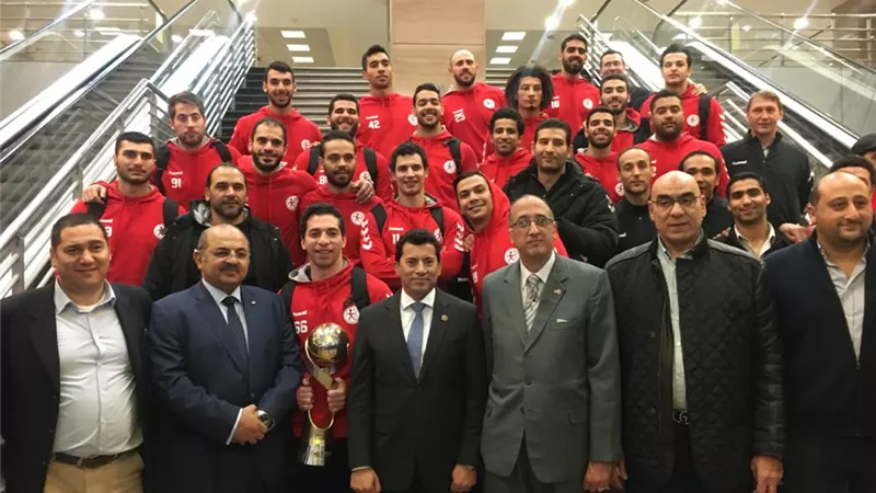 وزير الرياضة لبعثة منتخب اليد بالمطار: سعيد بالانجاز الذي حققتموه
