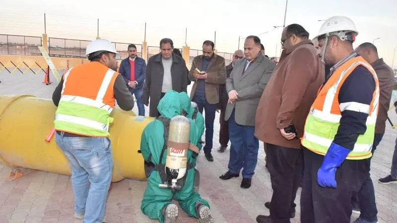 محافظ أسيوط يتفقد محطة مياه نزلة عبد اللاه ومركز السلامة والصحة المهنية والمعمل المركزي