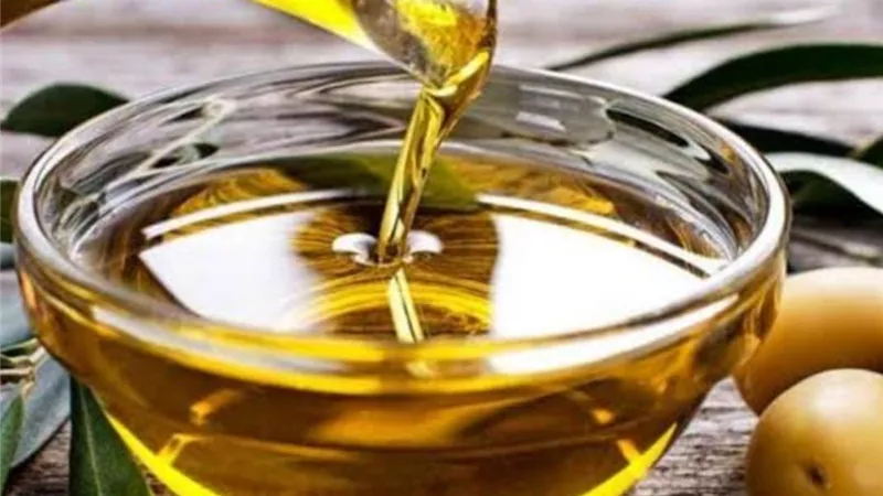 ٧ أنواع لـ زيت الزيتون .. اليكى الأفضل للشراء