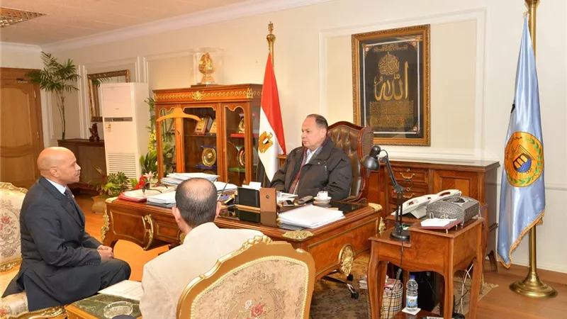 محافظ أسيوط يبحث مع وكيل وزارة الزراعة منظومة كارت الفلاح