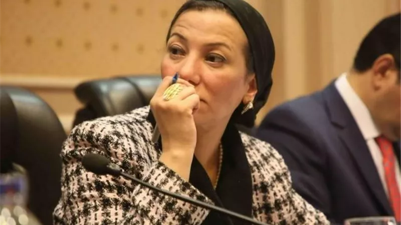 وزيرة البيئة: نجحنا فى نقل مخلفات خطرة عمرها ٢٠ عام
