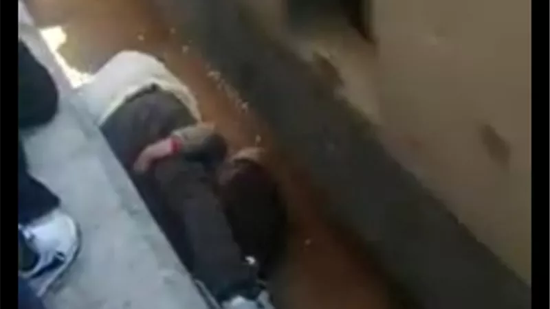 السكة الحديد تعاين موقع إنقاذ أب لنجلته من دهس قطار بمحطة الإسماعيلية