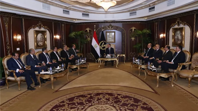 رئيس نادى القضاة وأعضاء المجلس يهنئون وزير الداخلية بعيد الشرطة