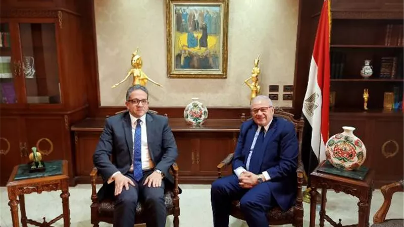 العناني يستقبل زعزوع للاستفادة من خبرات الوزارة السابقة