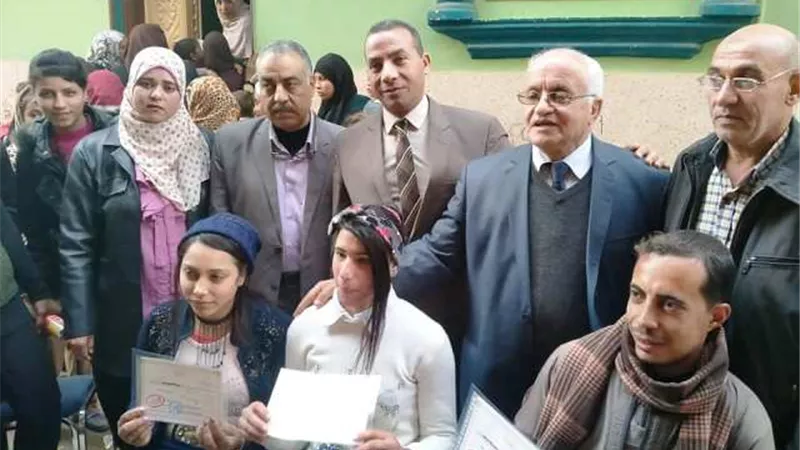 قافلة إعلامية لهيئة تعليم الكبار بمركز الفتح بأسيوط ..صور