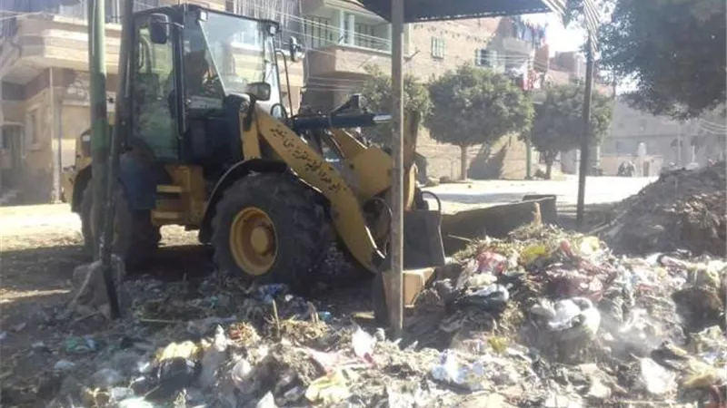 حملة مكبرة للنظافة وإزالة الإشغالات بحي شرق ومركز منفلوط بأسيوط