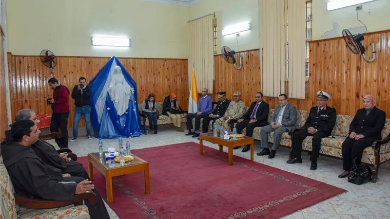 كاثوليك الاسكندرية يحتفلون بعيد الميلاد ووكيل الكاتدرائية يستقبل المهنئين بالعيد