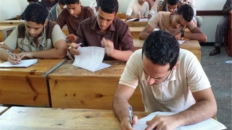 التعليم تؤكد دخول طلاب أولى ثانوى الامتحانات بالكتاب