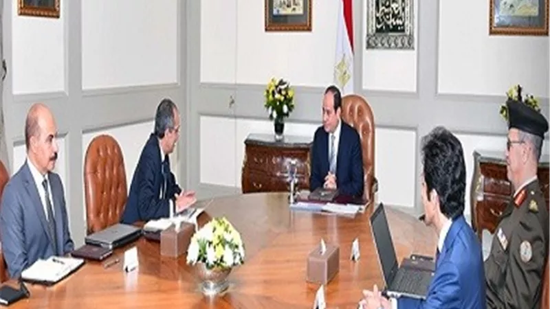 السيسى يجتمع بوزير الاتصالات ومدير إدارة النظم بالقوات المسلحة