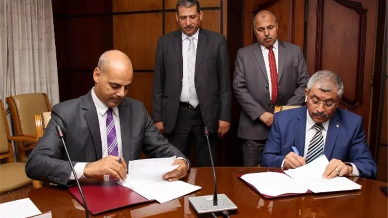 شاهين يبدأ مهام عمله بتوقيع بروتوكول بين هيئة ميناء دمياط وبنك مصر