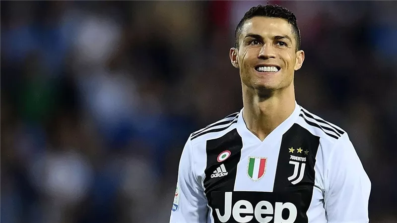 ريال مدريد يستغني عن نجمي الوسط للتعاقد مع خليفة رونالدو