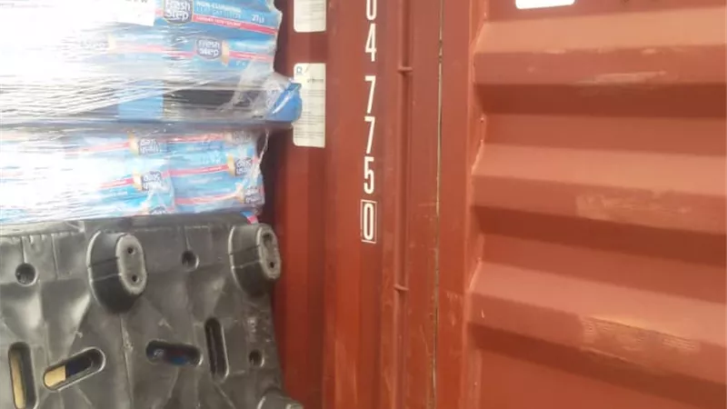 أحباط تهريب مواد غذائيه ب37 مليون جنيه فى رسالة فرش قطط
