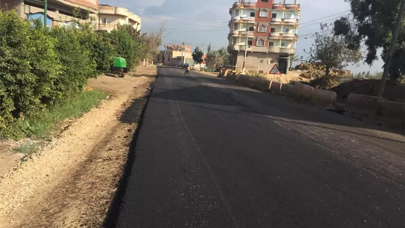 محافظ كفرالشيخ يتابع رصف طريق سخا_الشين_قلين بطول ١٨ كم قطاع المنشأة الكبرى استجابةً للمواطنين