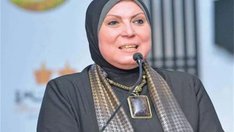 نيفين جامع تفتتح معرض أثاث دمياطغداً