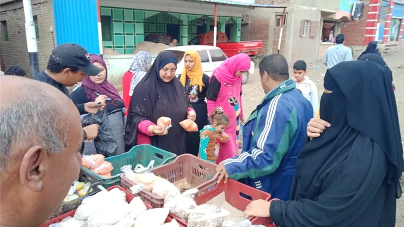 مستقبل وطن بكفر الشيخ يوفر سلع غذائية بقري الحامول وبيلا