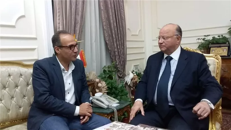 اتوبيسات مكيفة ومزوده بالانترنت لمعرض الكتاب الجديد بالتجمع الخامس
