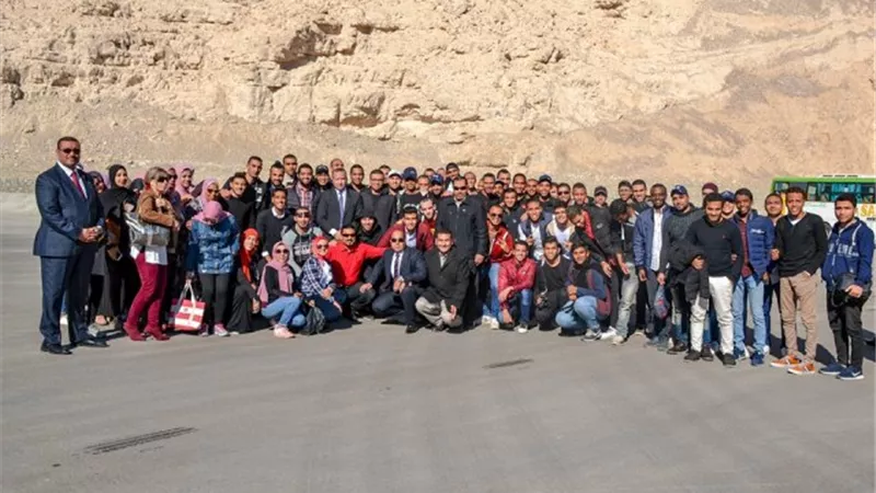 طلاب جامعة السويس فى قلب هضبة الجلالة ومصانع الرخام العالمية