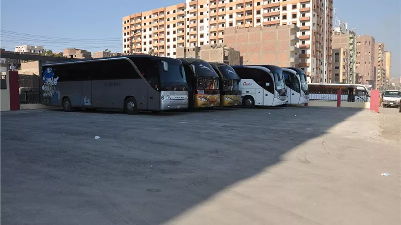 محافظ أسيوط: تحديد 4 محطات لسيارات السيرفيس بين موقفي الأزهر والمعلمين الجديد