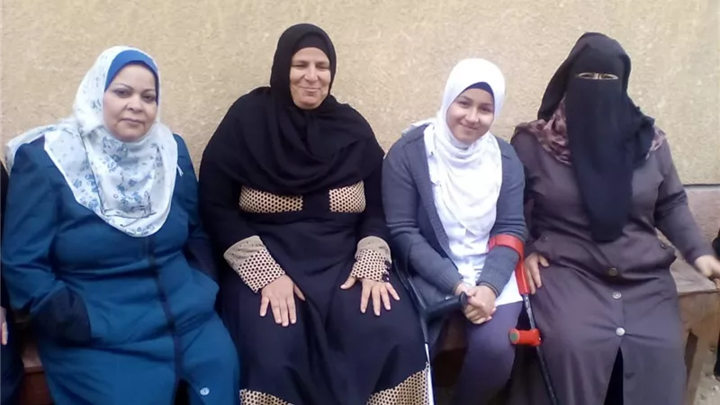 ننشر قصة الطالبة المعاقه ومحافظ القليوبية يطلب تكريمها