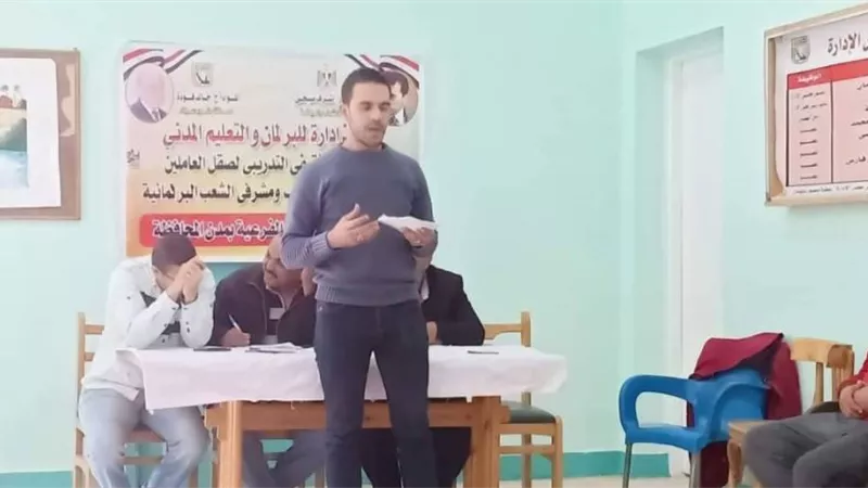 بالصور.. برنامج صقل العاملين بمراكز الشباب بمدن خليج السويس