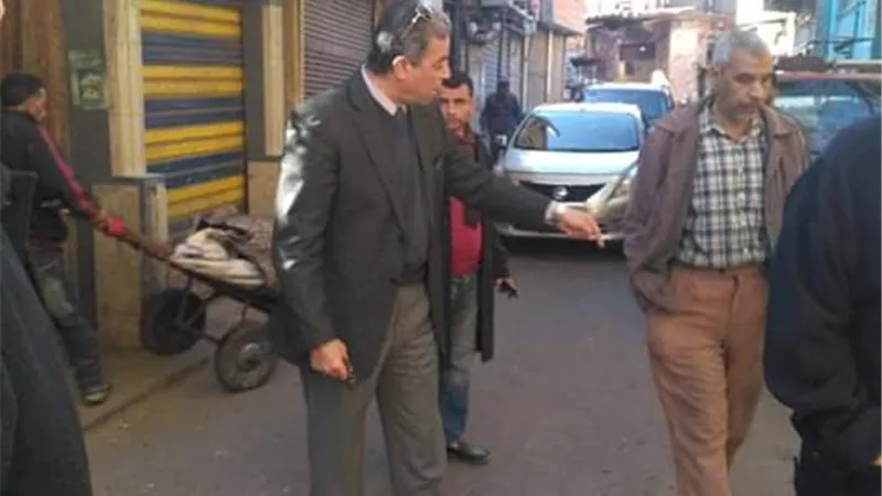 جولة مفاجئة لرئيس هيئة نظافة وتجميل القاهرة الى حى الموسكي
