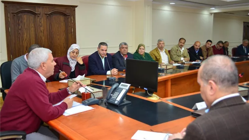 محافظ مطروح يستقبل لجنة متابعة المشروعات القومية والتنموية