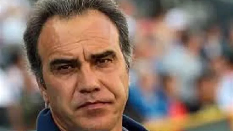 بالصور.. أول ظهور لمدرب الاهلى الجديد فى مران الفريق
