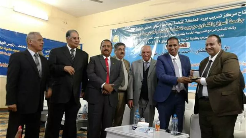 رئيس جامعة أسوان يفتتح مركز تدريب بورد المملكة المتحدة في مقر كلية التربية