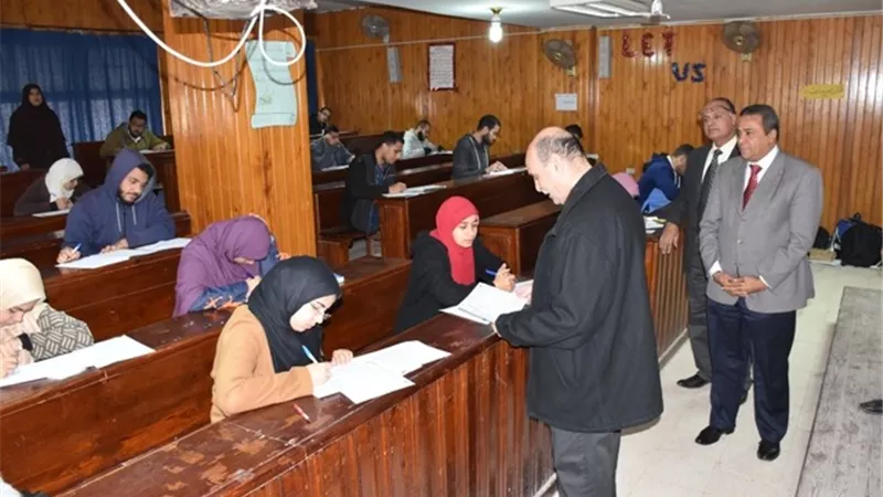 نائب رئيس جامعة السادات يتفقد امتحانات نصف العام بعدد من الكليات