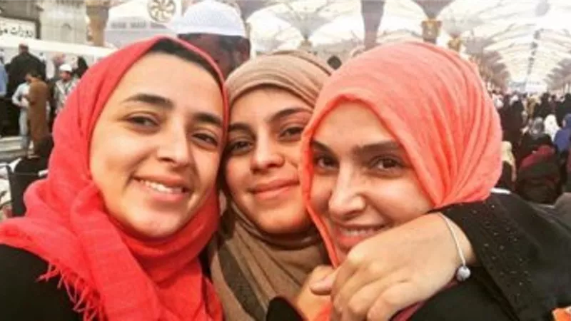 الفنانة روجينا وبناتها في الحرم المكي .. صور