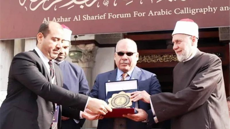 تكريم فنانى الخط العربى في ملتقى الأزهر