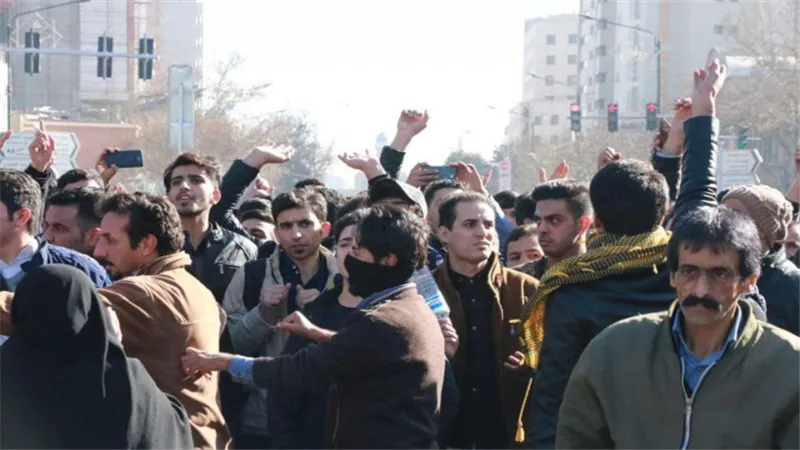 حافلة الطلاب تشعل احتجاجات غاضبة ضد النظام الإيرانى