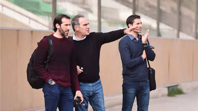 لاسارتي يجتمع مع جهازه المعاون قبل مران الأهلي